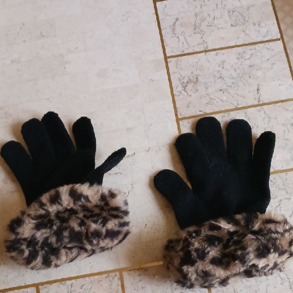 Vintage Faux Fur Cuffed Animal Print Gloves...black..one size fits all/ladies